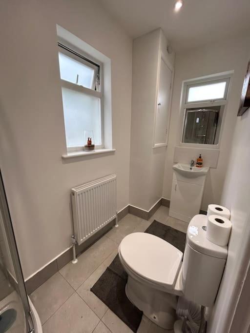 Bali Bliss Garden Flat With Parking Leilighet Enfield Eksteriør bilde