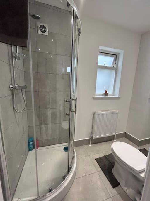 Bali Bliss Garden Flat With Parking Leilighet Enfield Eksteriør bilde