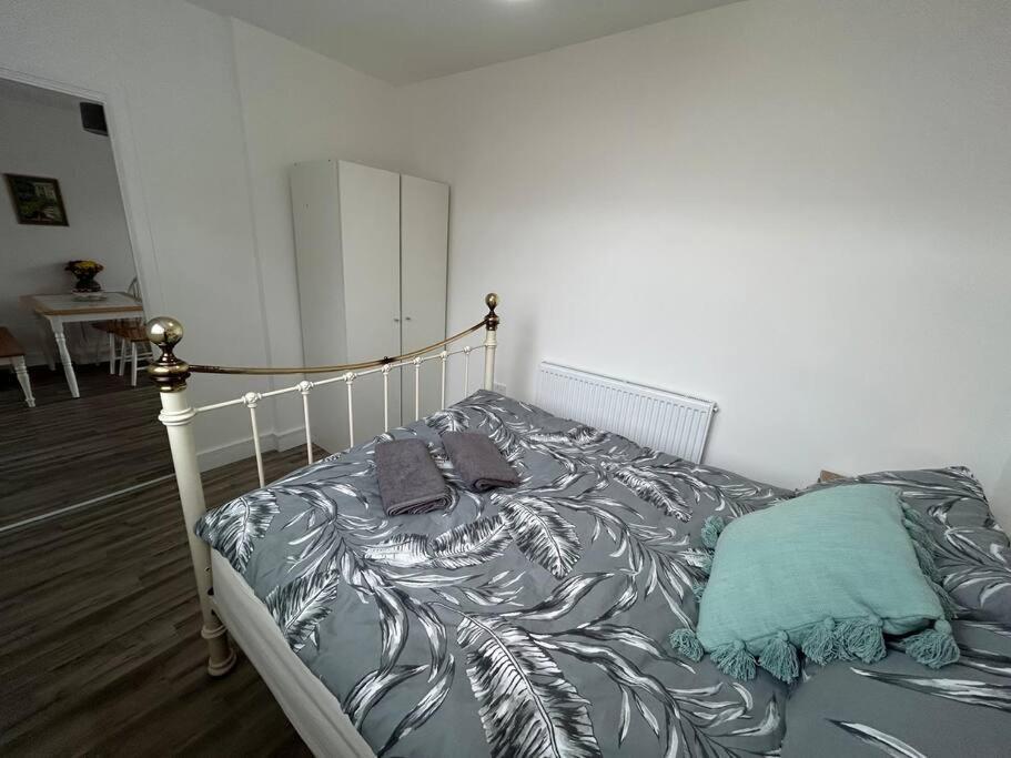 Bali Bliss Garden Flat With Parking Leilighet Enfield Eksteriør bilde